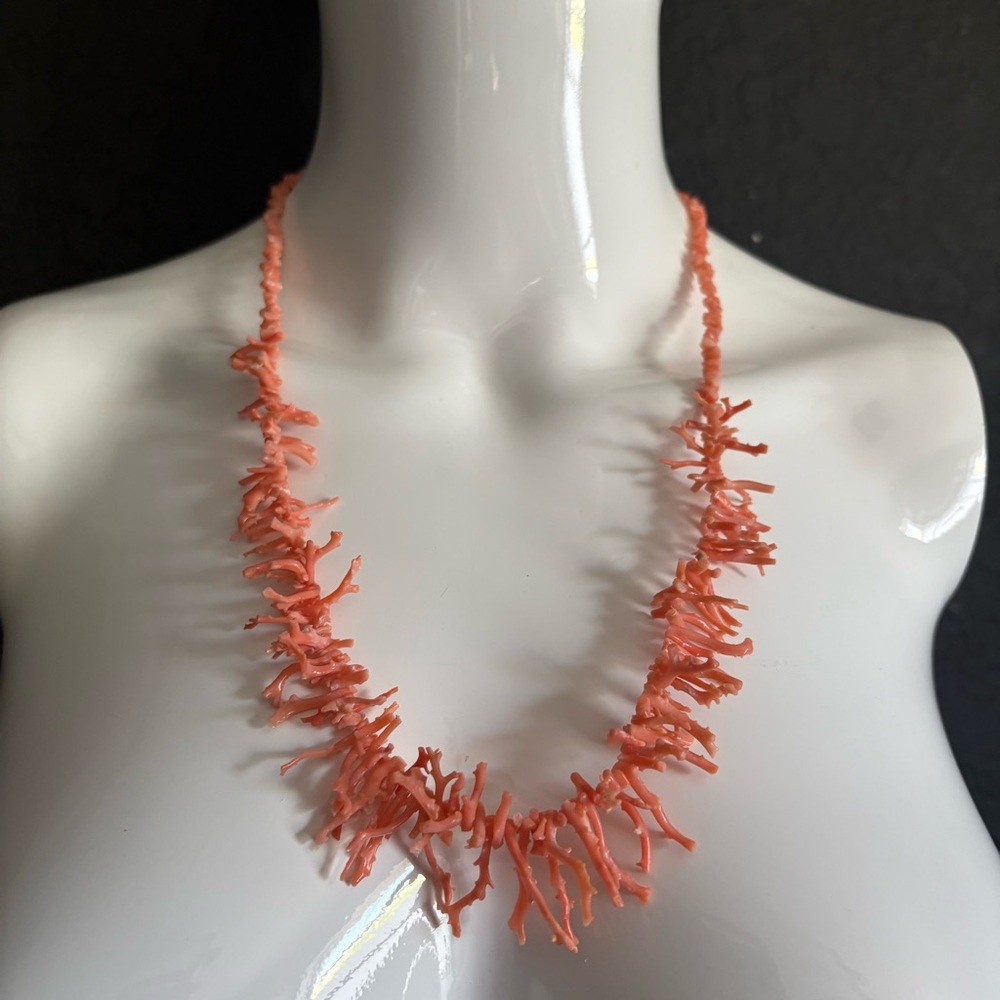 Natural Pink Coral Branch Tendril Necklace Mid Century Modern - Picture 4 of 13